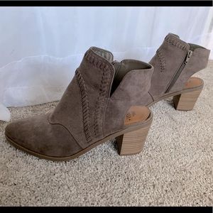 Sonoma faux suede booties women’s size 10